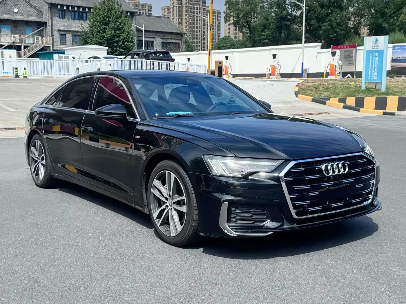 Audi A6L 2021 — Photo 3/9