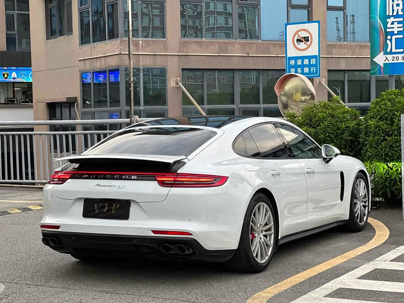 Porsche Panamera 2018 — Photo 4/8