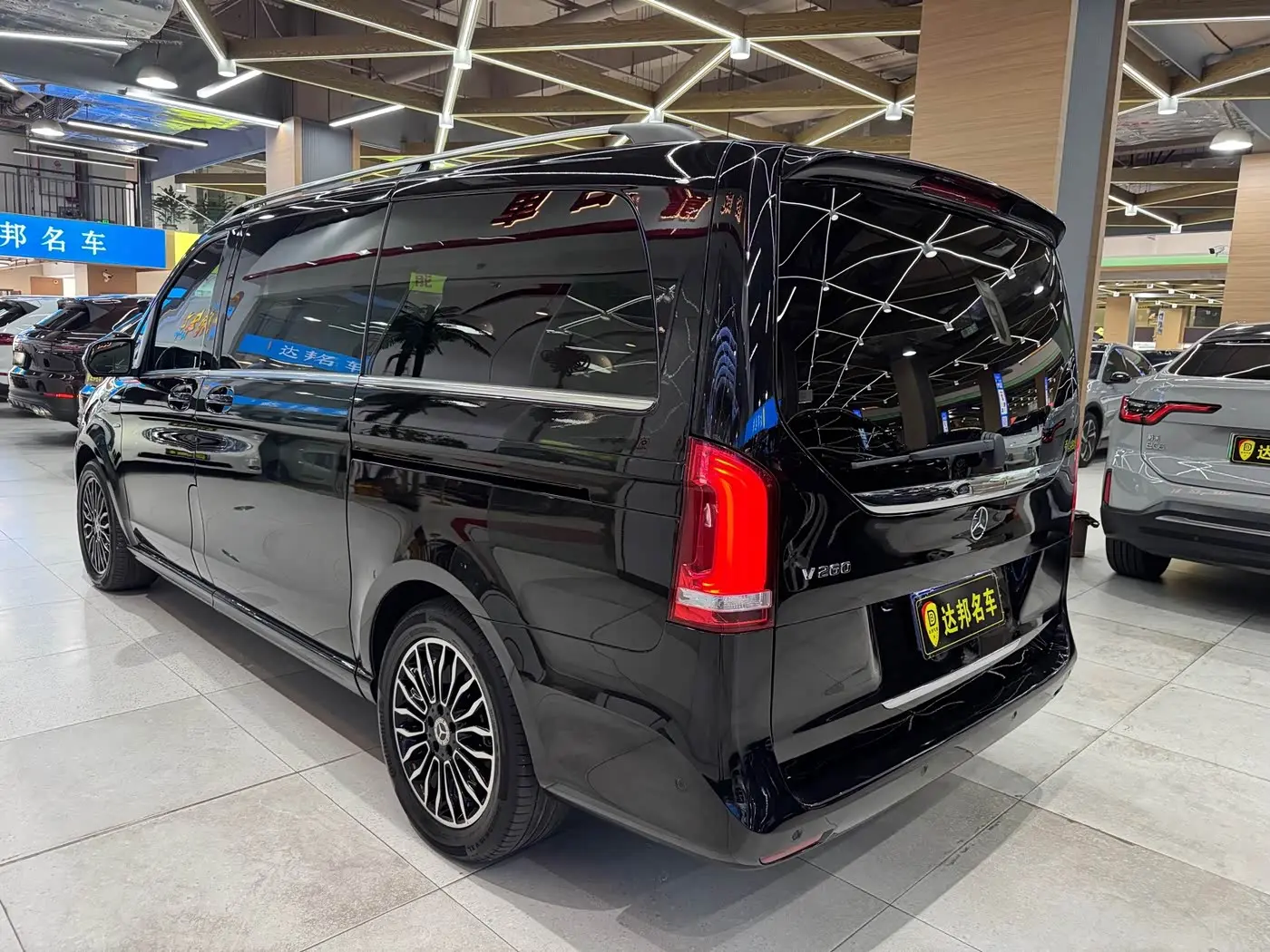 Mercedes-Benz V-Class 2020 — Photo 19/20