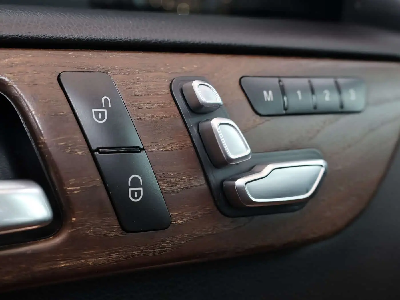 Mercedes-Benz GLS 2016 — Photo 13/18