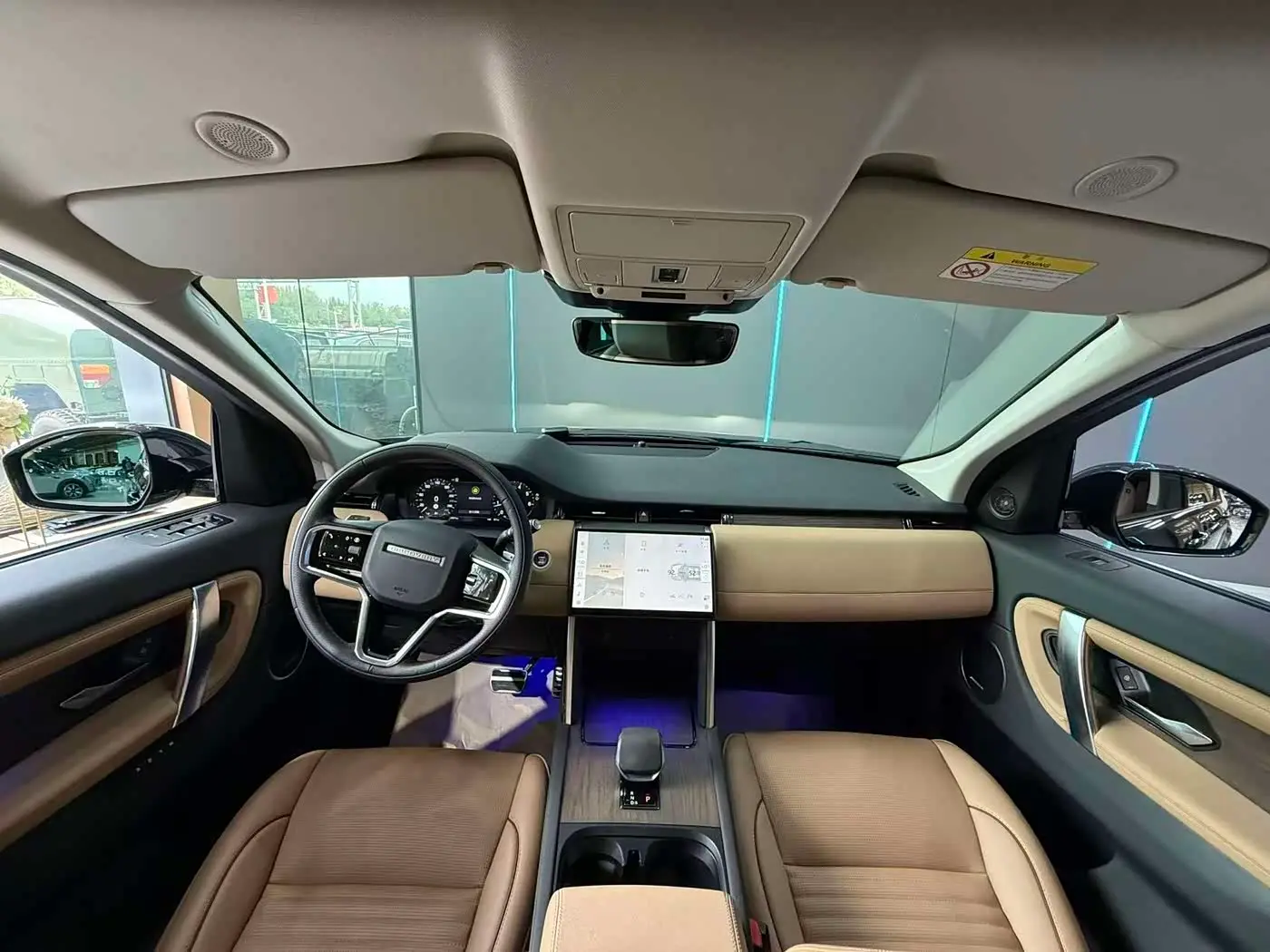 Land Rover Discovery Sport 2024 — Фото 9/12