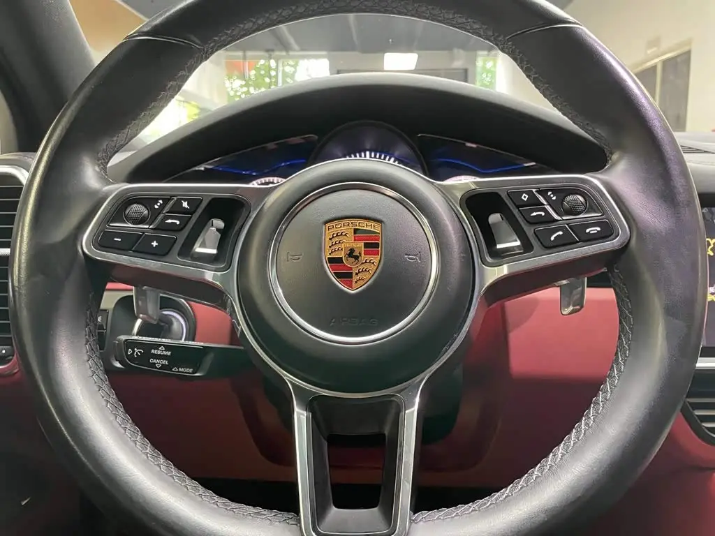 Porsche Cayenne 2018 — Photo 14/20