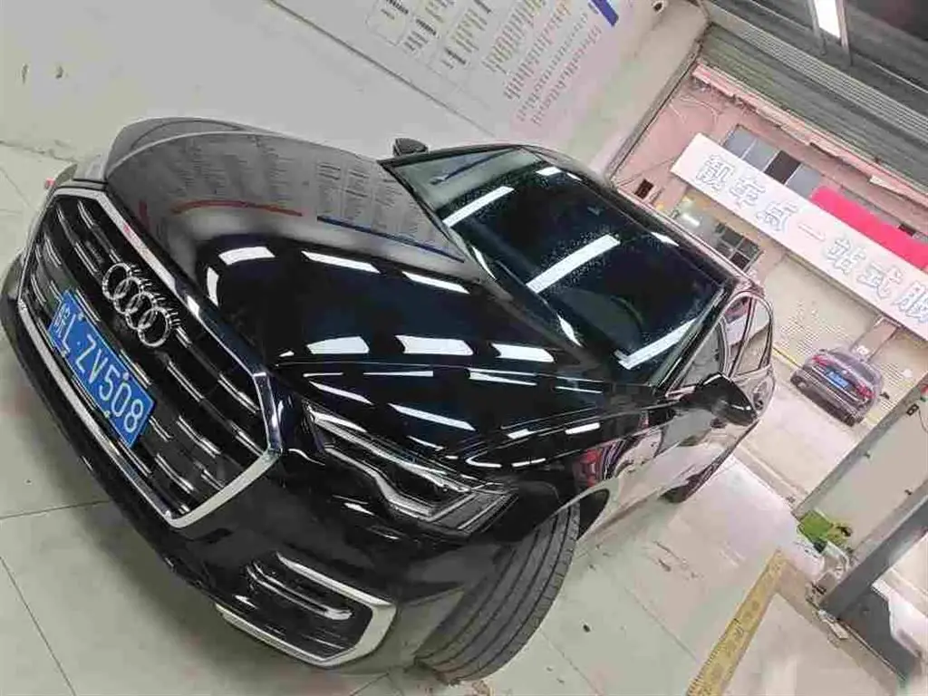 Audi A6L 2024 — Фото 1/1