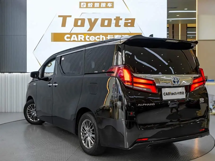 Toyota Alphard 2022 — Photo 6/20