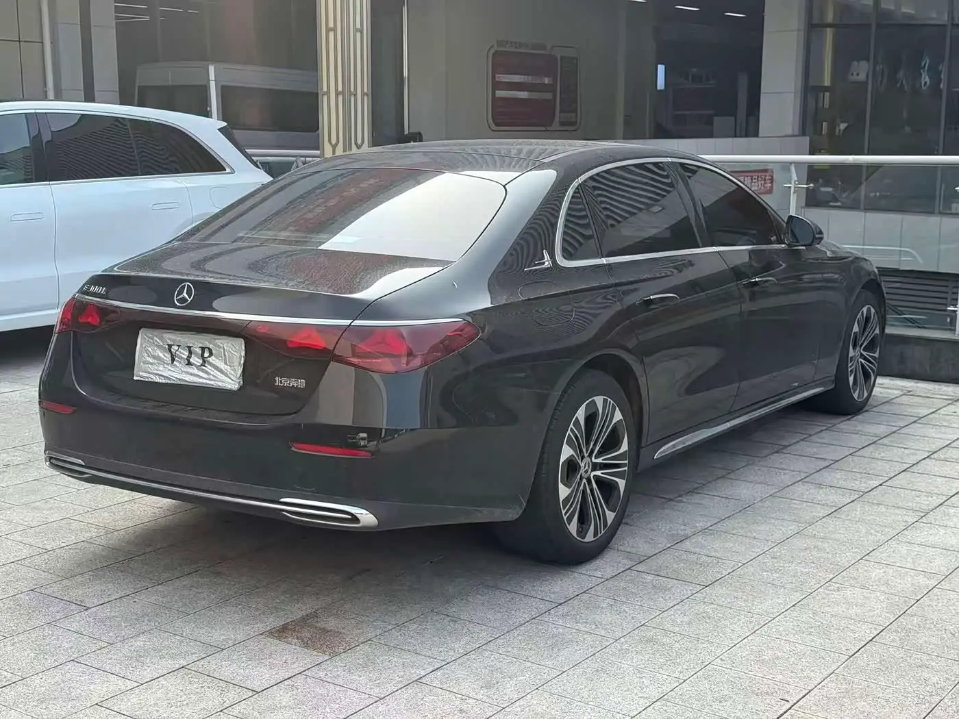 Mercedes-Benz E-Class 2025 — Photo 9/9