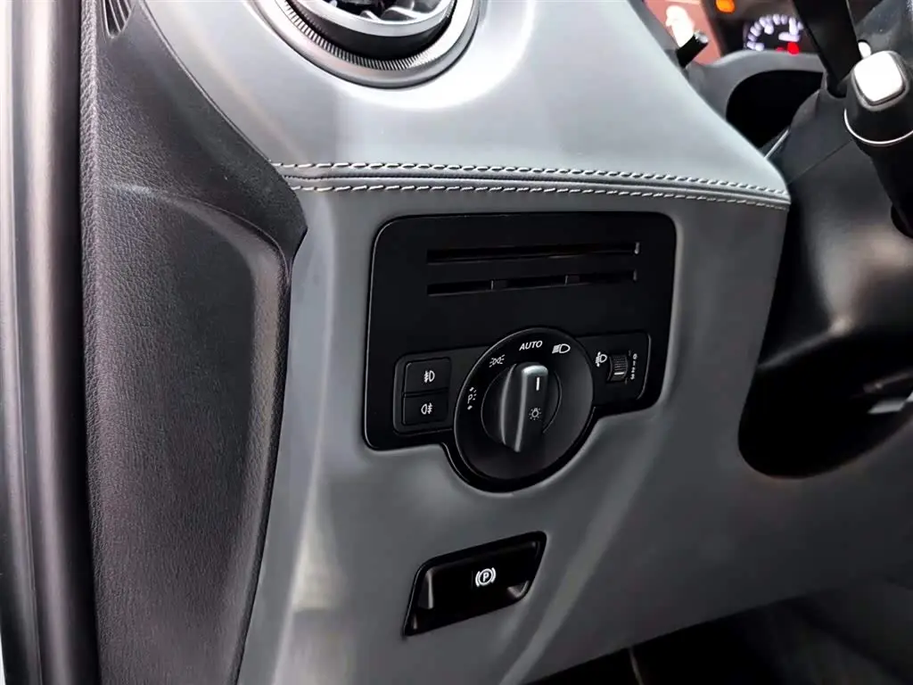 Mercedes-Benz Vito 2023 — Photo 17/20