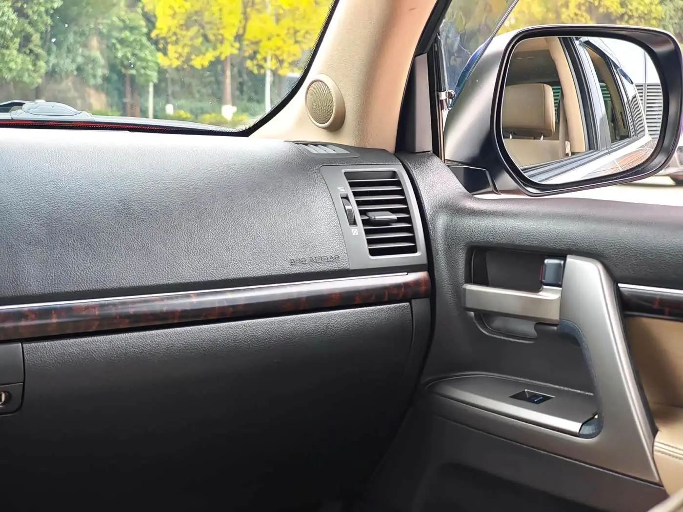 Toyota Land Cruiser 2011 — Photo 13/20