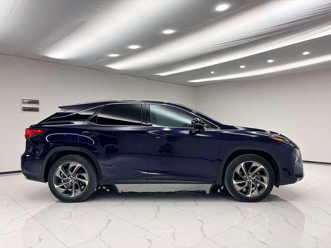 Lexus RX 2019 — Фото 7/20