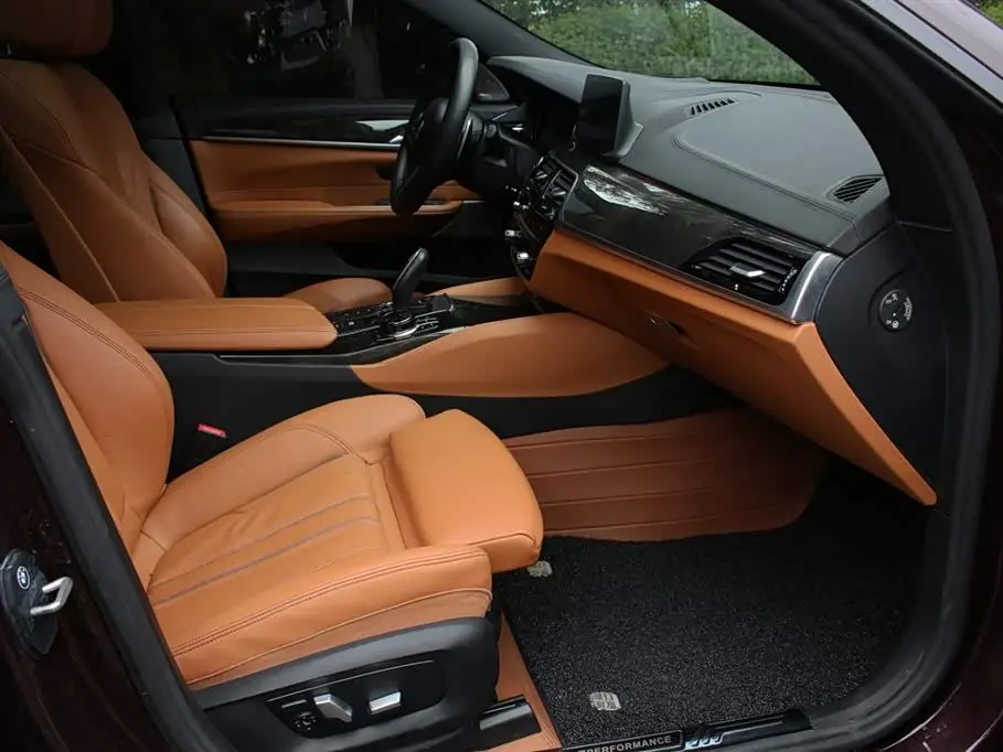 BMW 6 Series GT 2017 — Photo 10/18