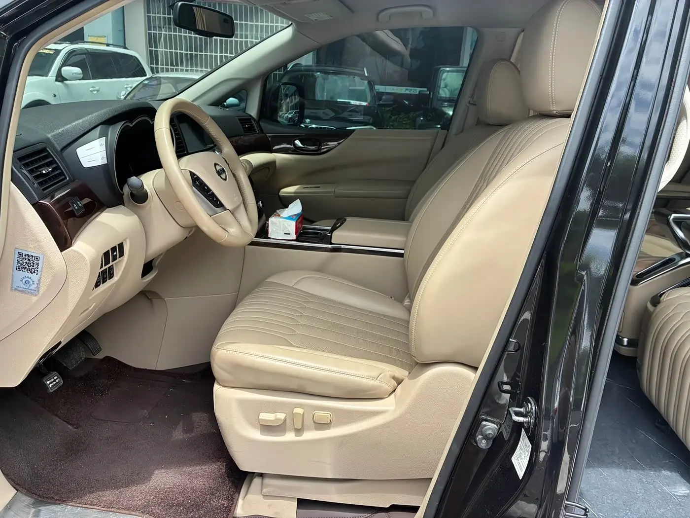 Nissan Quest 2015 — Фото 3/12