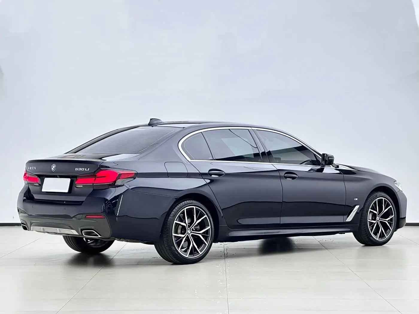 BMW 5 Series 2021 — Photo 2/13