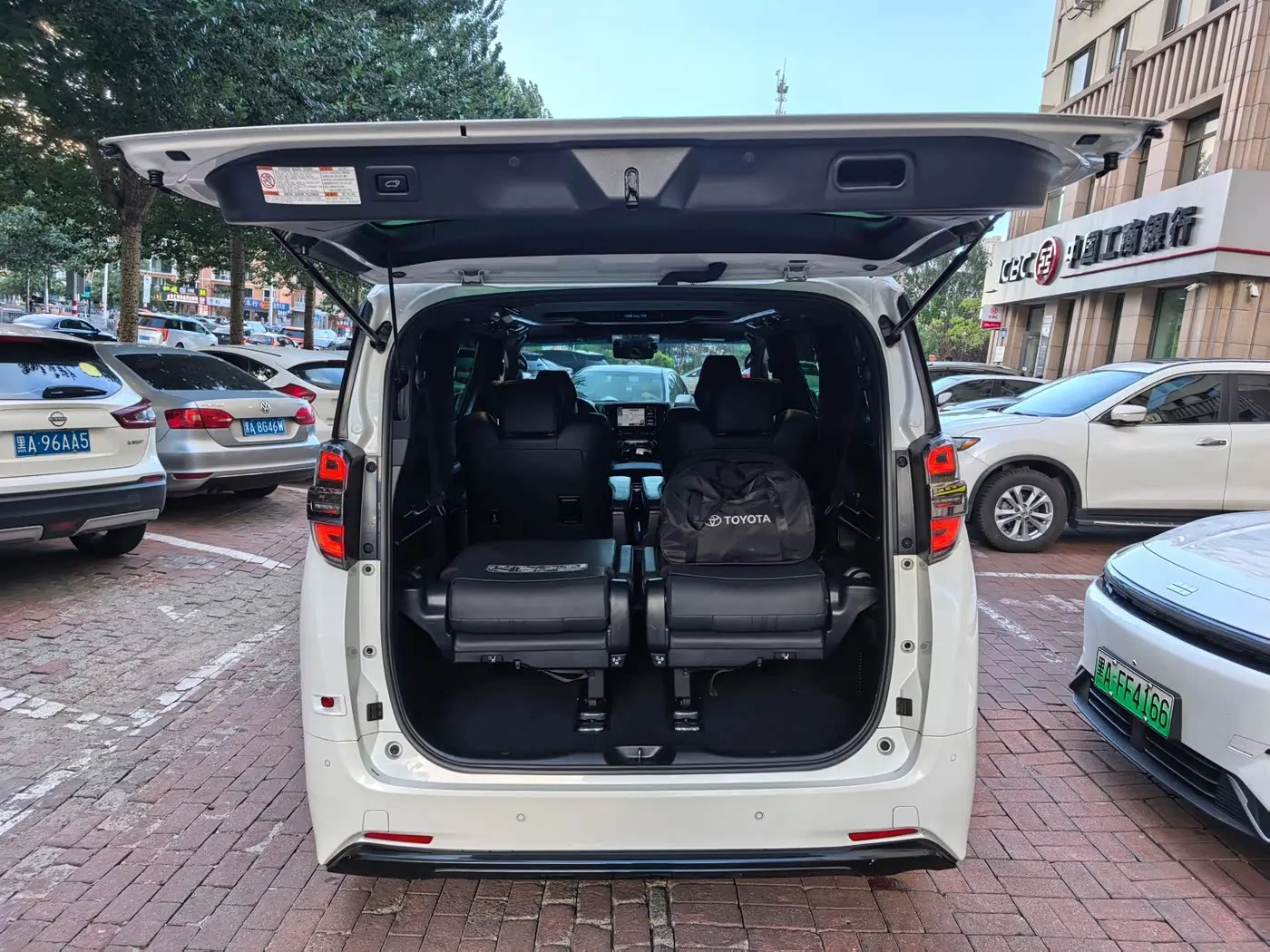 Toyota Vellfire 2022 — Photo 12/12