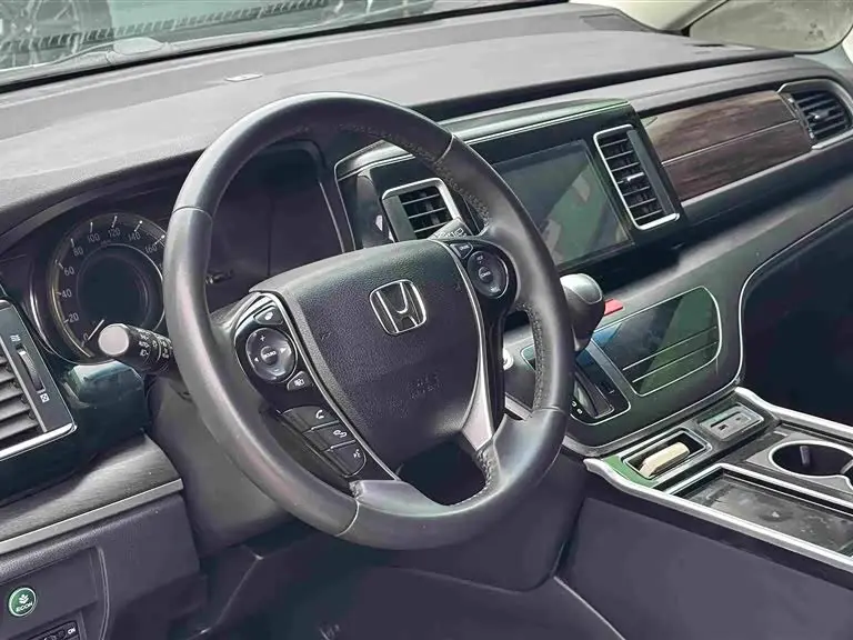 Honda Elysion 2019 — Photo 7/14