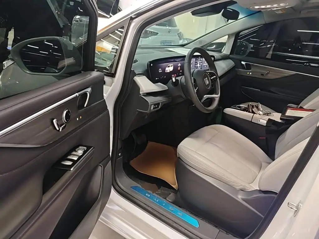Buick GL8 2025 — Photo 16/20