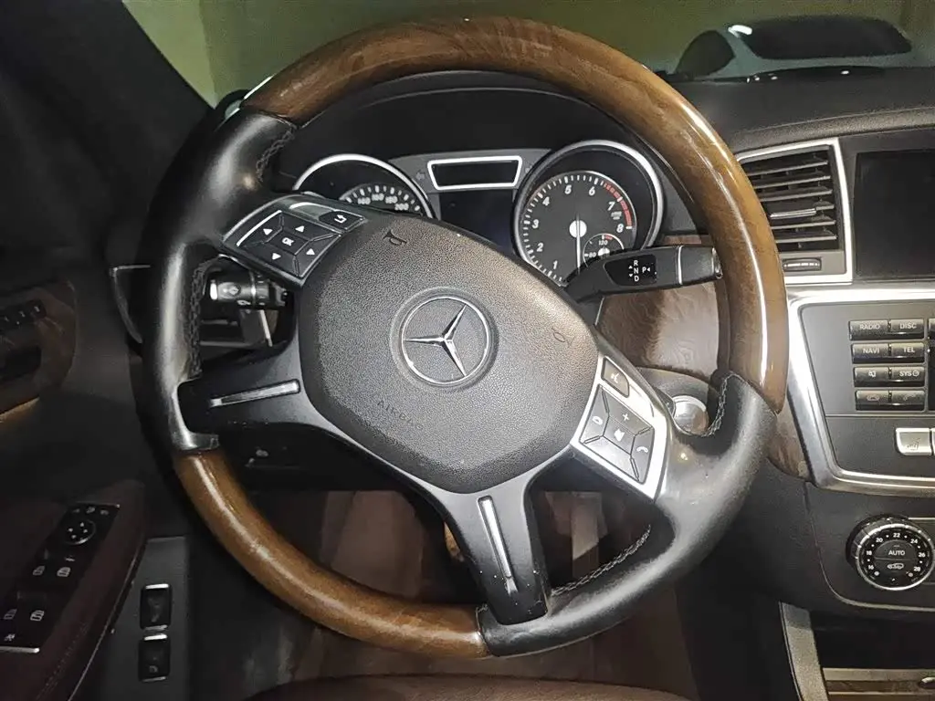 Mercedes-Benz GL-Class 2015 — Photo 3/20