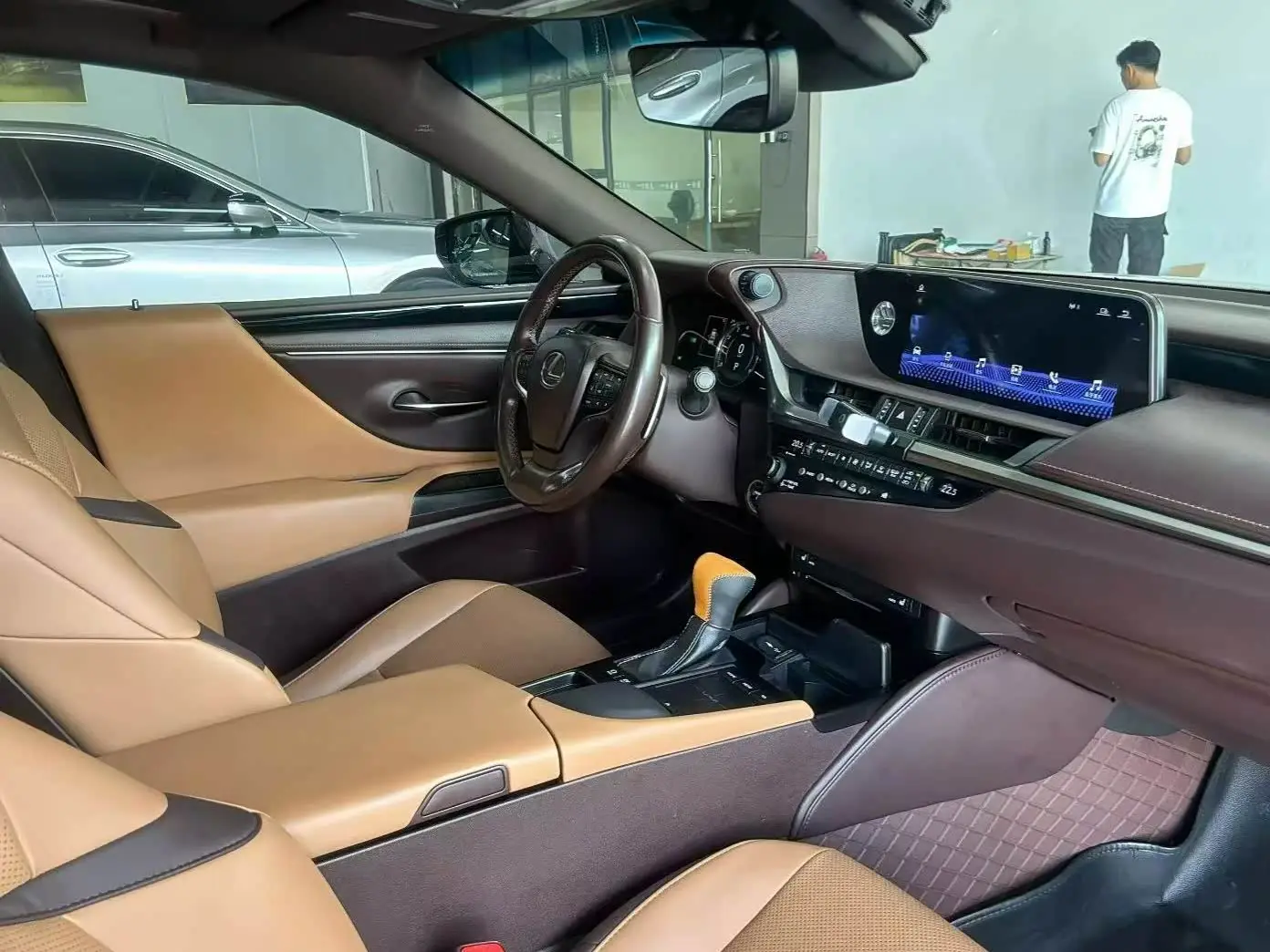 Lexus ES 2019 — Şəkil 4/9