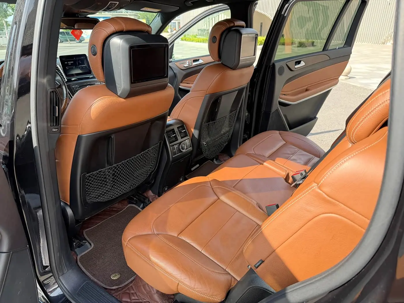 Mercedes-Benz GLS 2016 — Photo 11/17