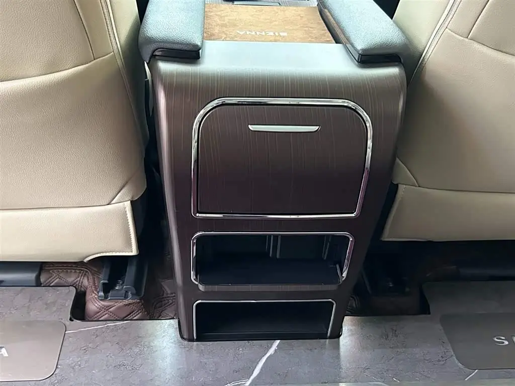 Toyota Sienna 2024 — Photo 11/14