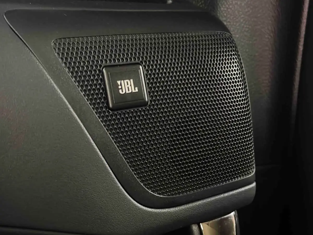 Toyota Alphard 2019 — Photo 17/20