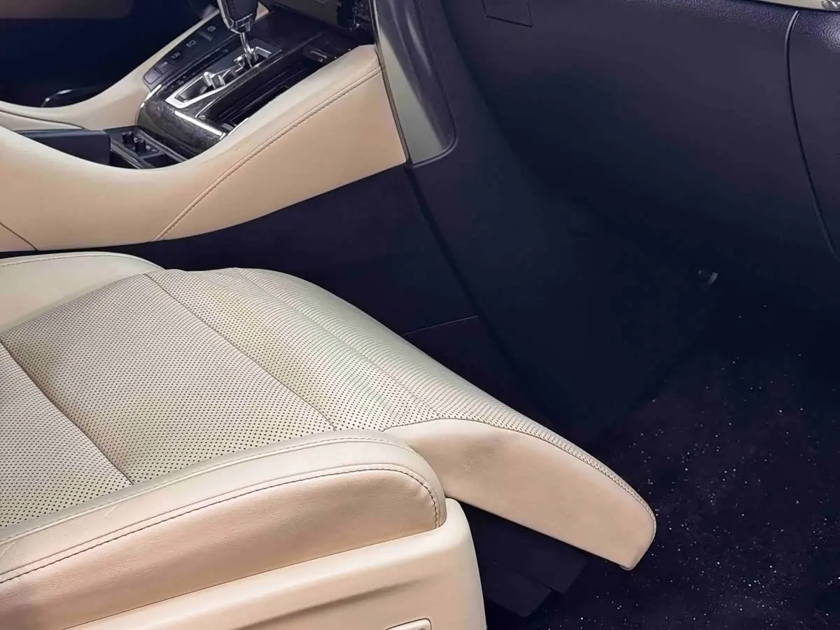 Toyota Alphard 2019 — Photo 18/20