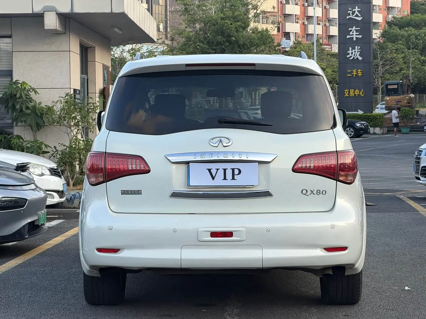 Infiniti QX80 2014 — Şəkil 8/9