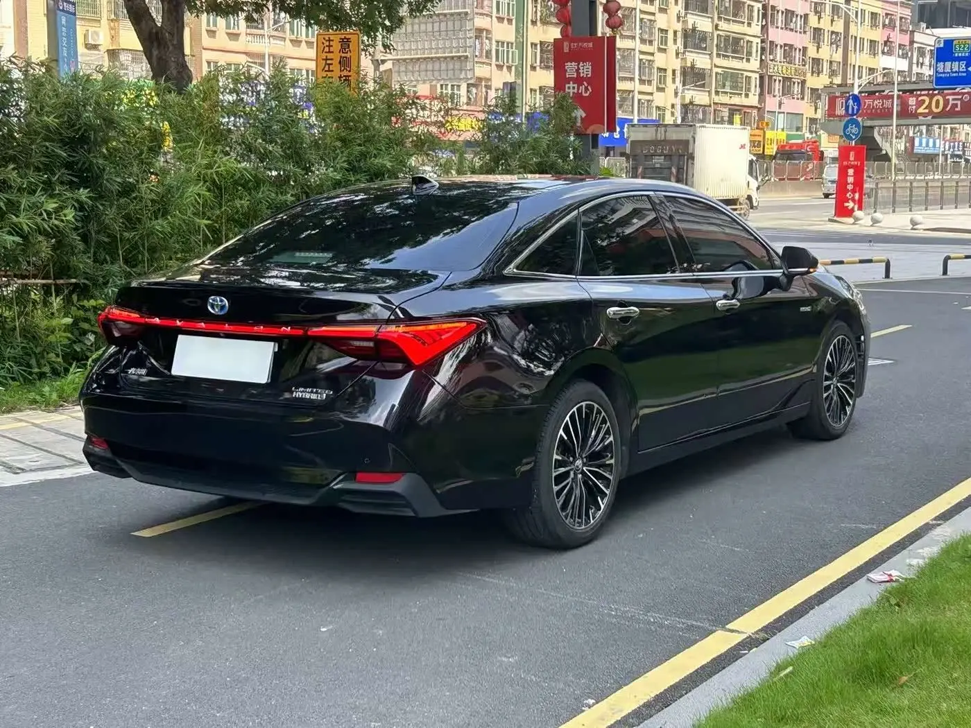 Toyota Avalon 2019 — Фото 4/9