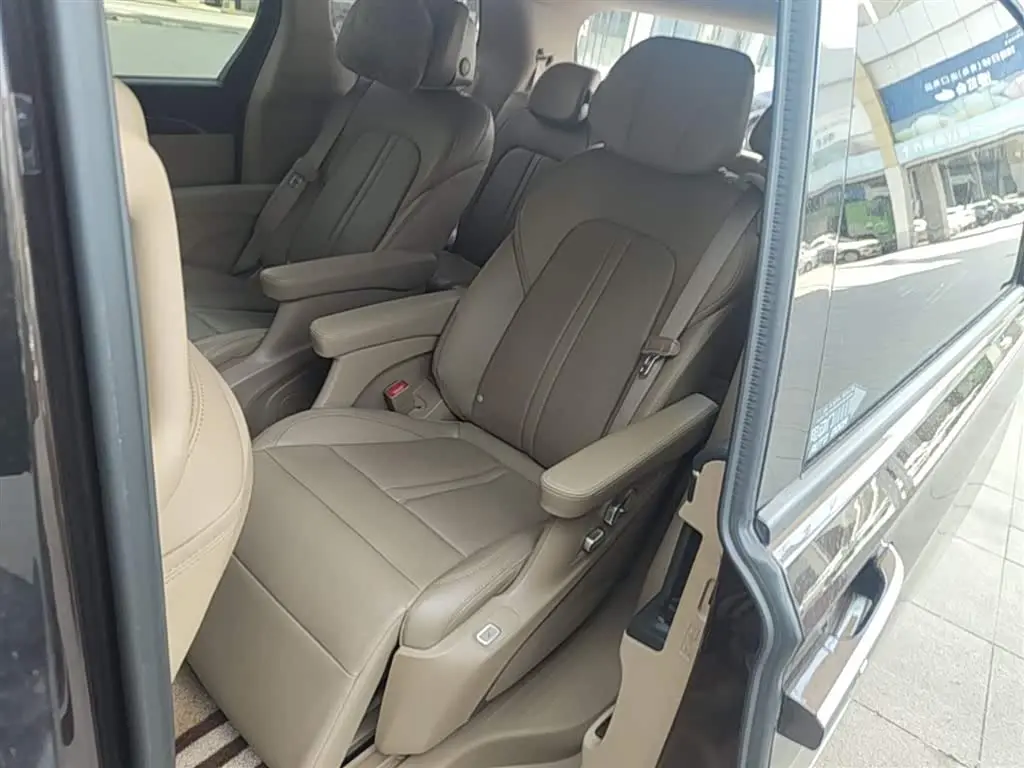 Buick GL8 2021 — Photo 17/20