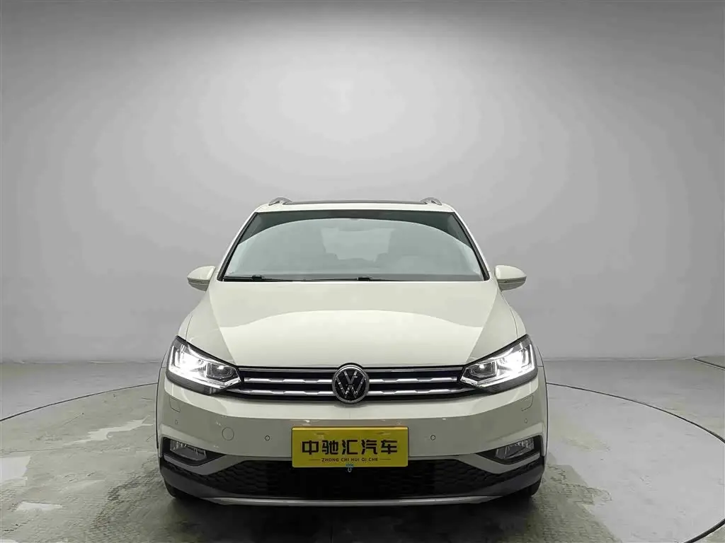Volkswagen Touran 2021 — Photo 2/20