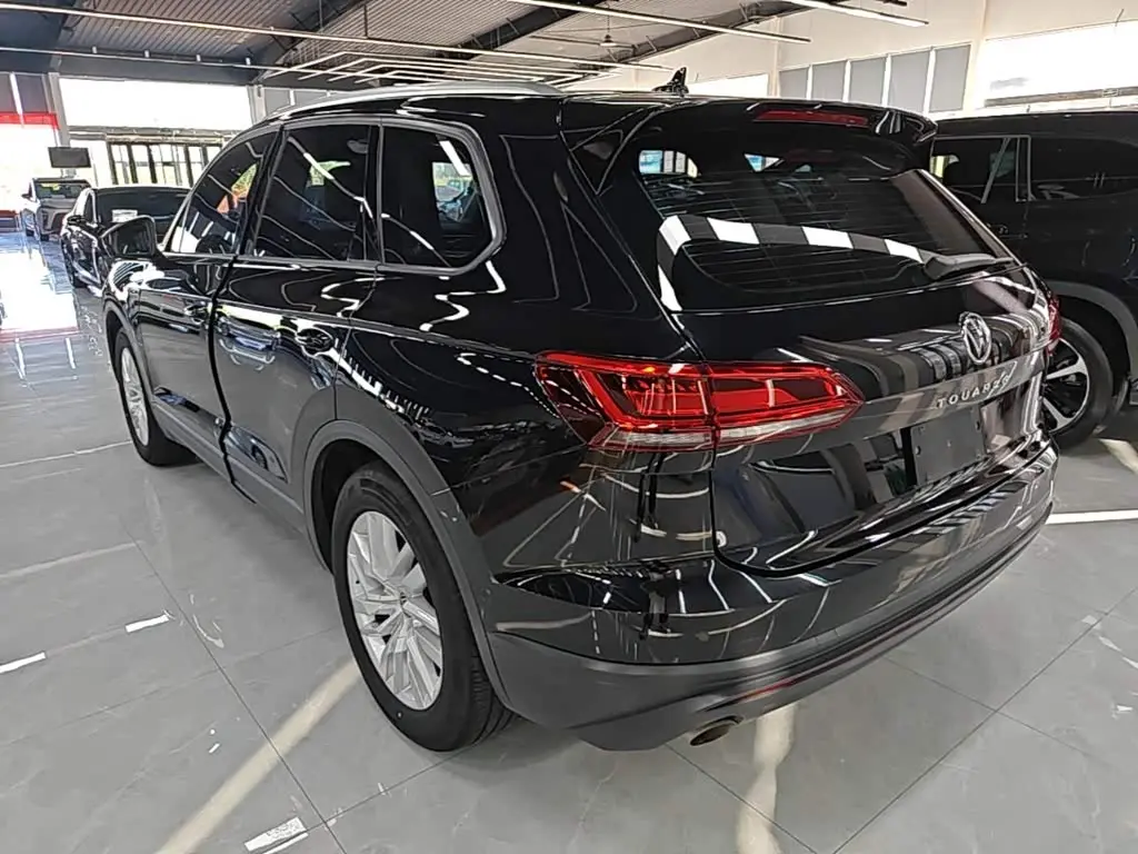 Volkswagen Touareg 2020 — ფოტო 5/20