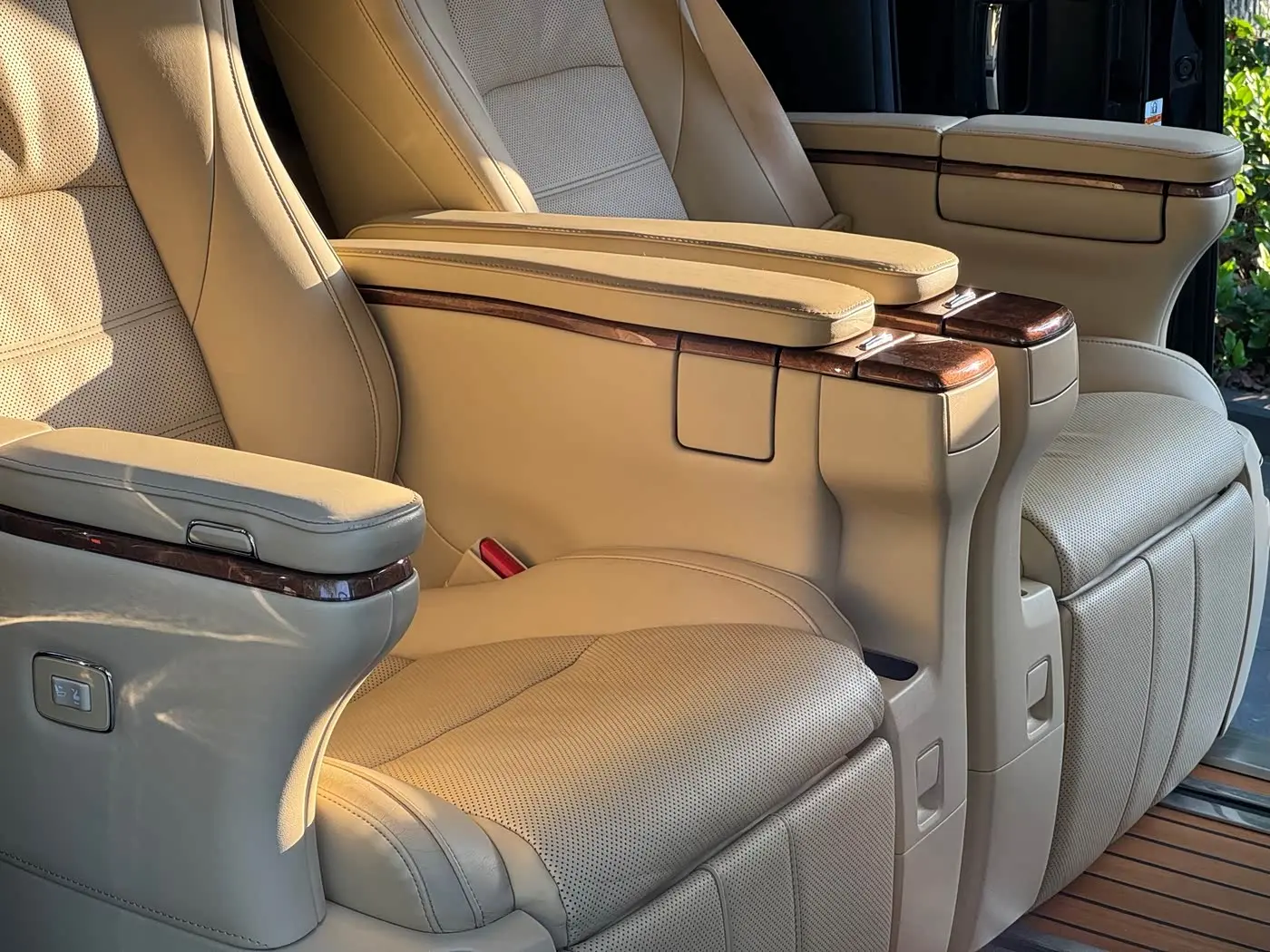 Toyota Alphard 2018 — Photo 13/20