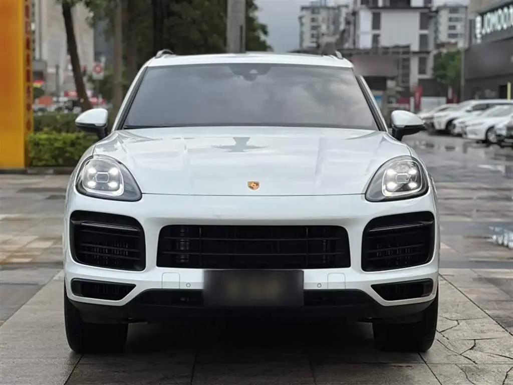 Porsche Cayenne 2023 — Photo 9/16