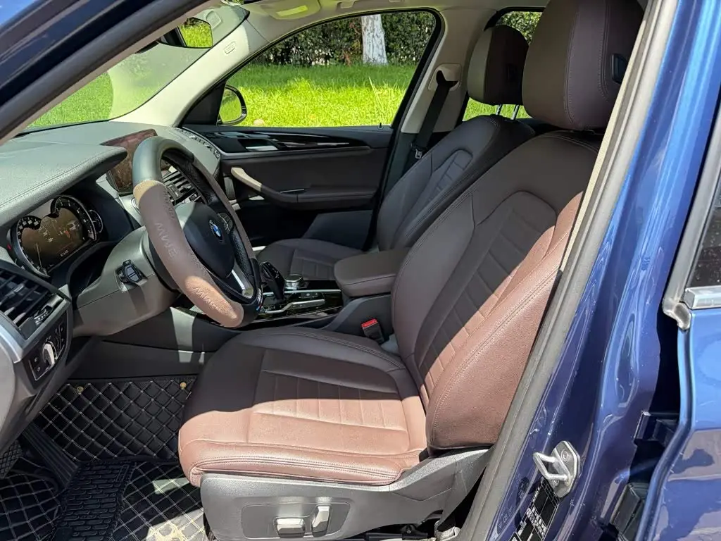 BMW X3 2019 — Photo 8/14
