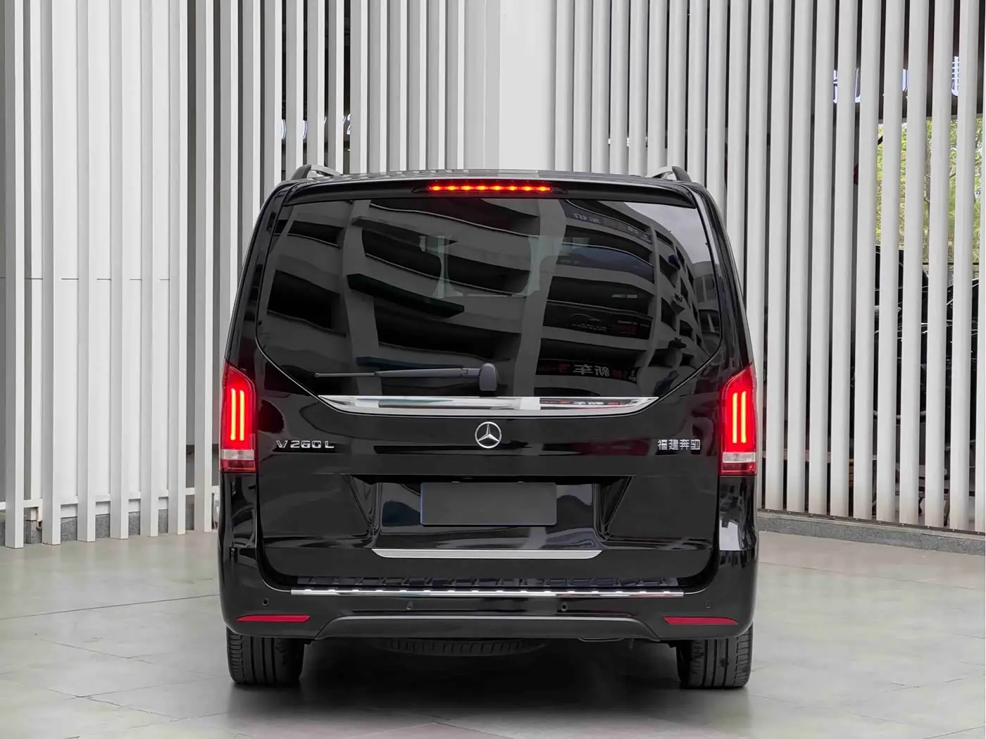 Mercedes-Benz V-Class 2024 — Photo 5/20