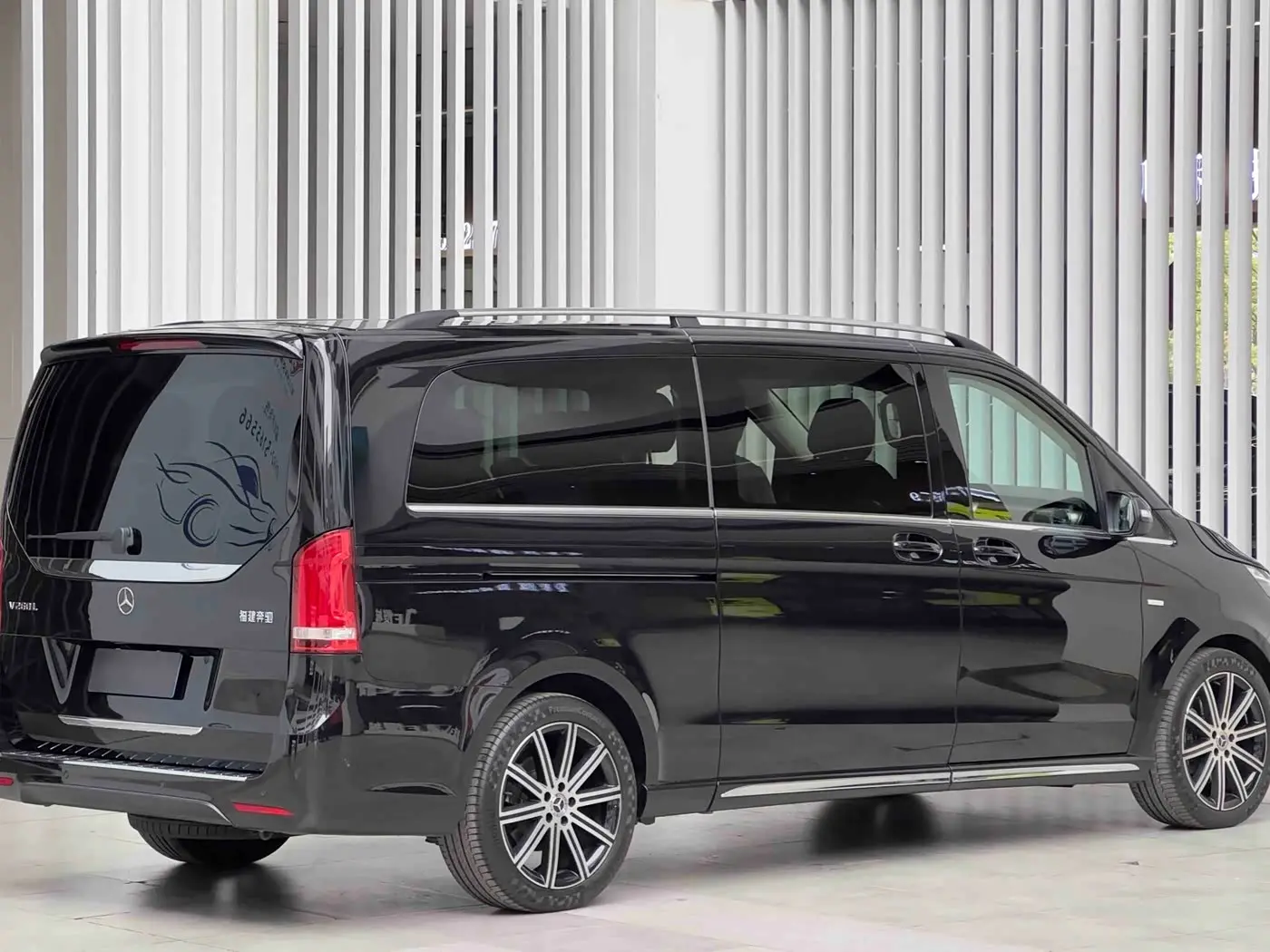 Mercedes-Benz V-Class 2024 — Photo 4/20