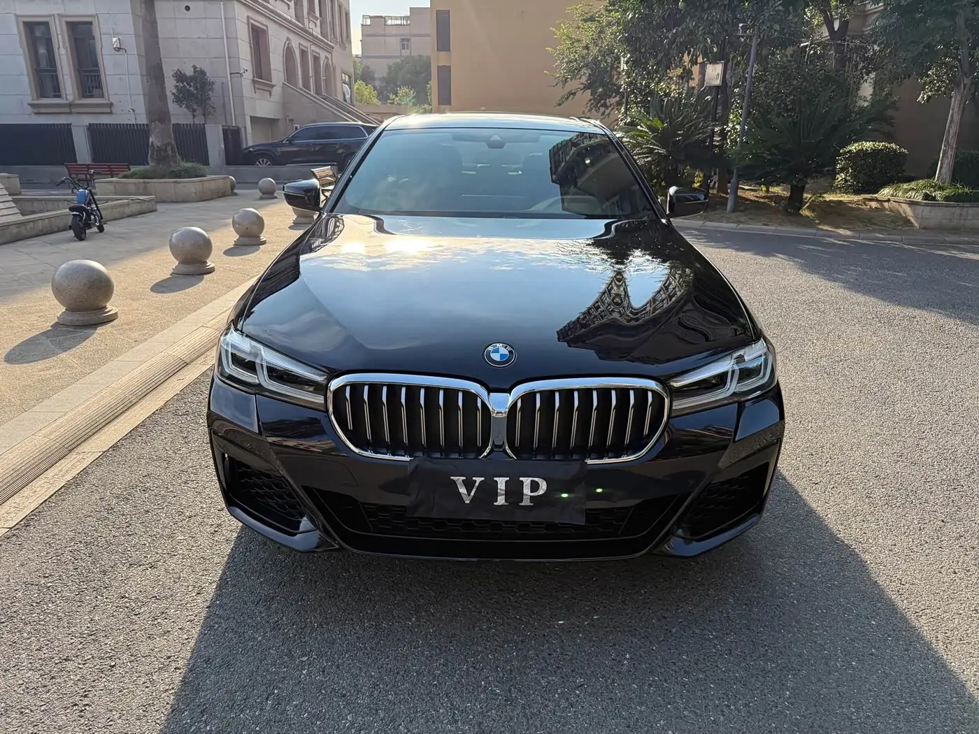 BMW 5 Series 2023 — Photo 2/9