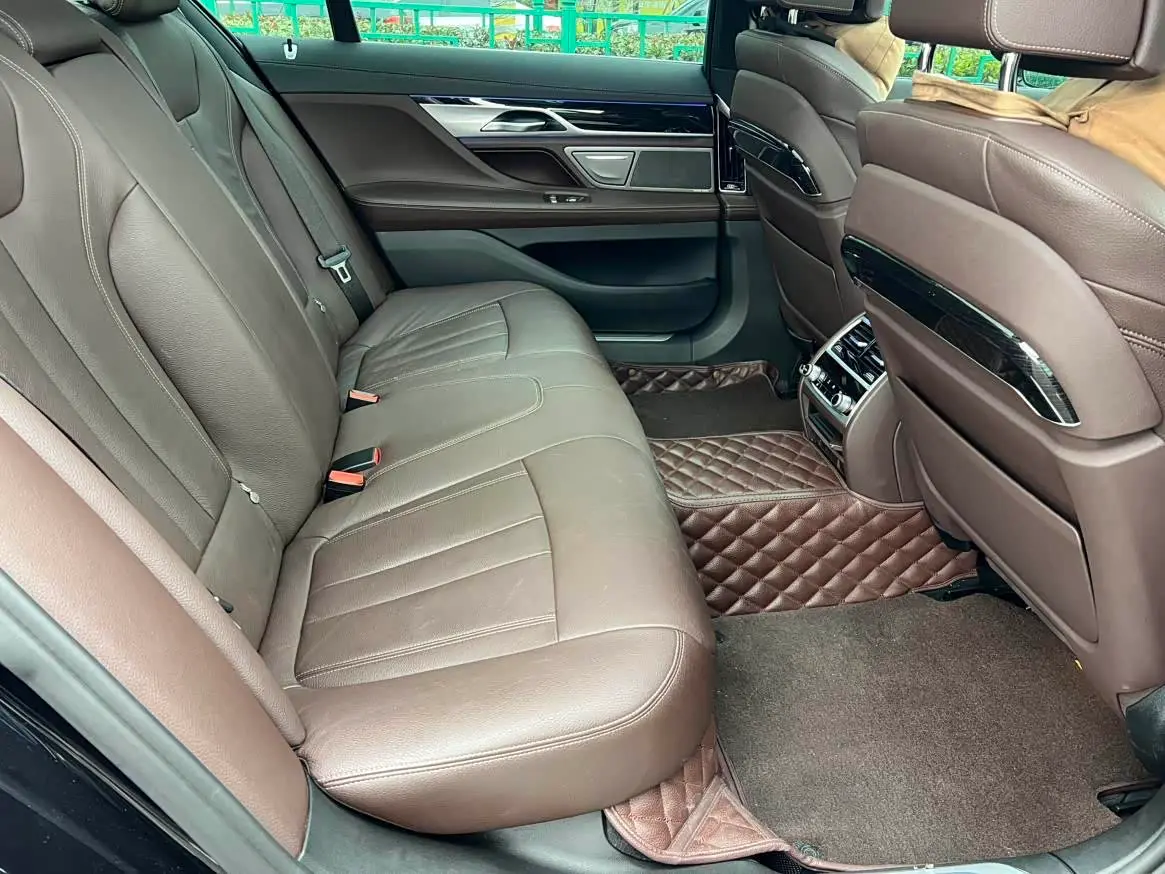 BMW 7 Series 2019 — Photo 11/19