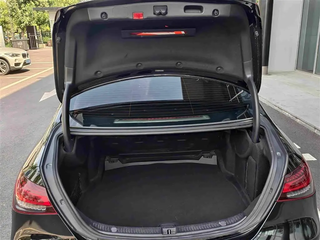 Mercedes-Benz E-Class 2021 — Photo 16/17
