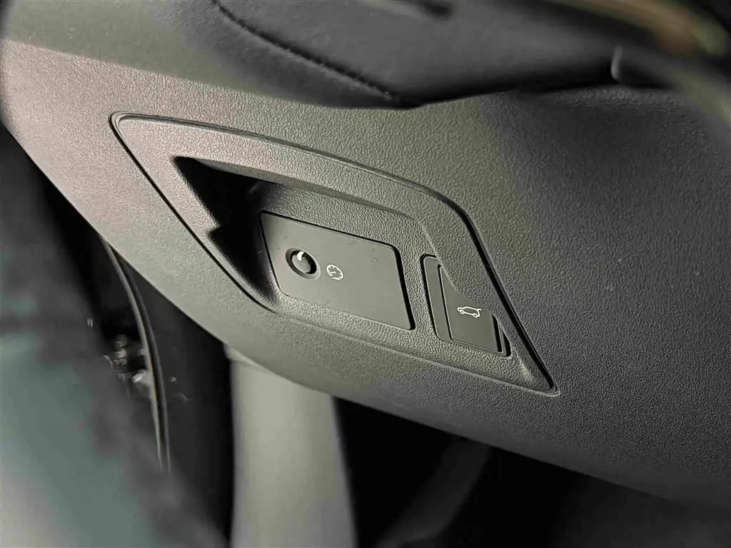 Land Rover Range Rover Velar 2024 — Photo 12/14