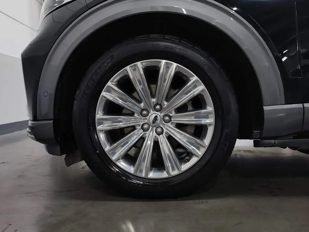 Ford Explorer 2021 — Photo 17/20