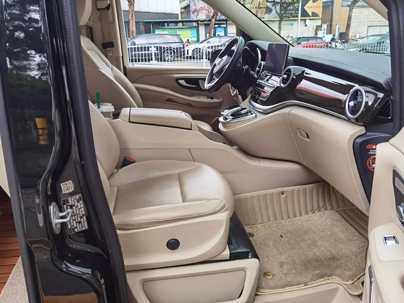 Mercedes-Benz V-Class 2020 — Photo 6/11