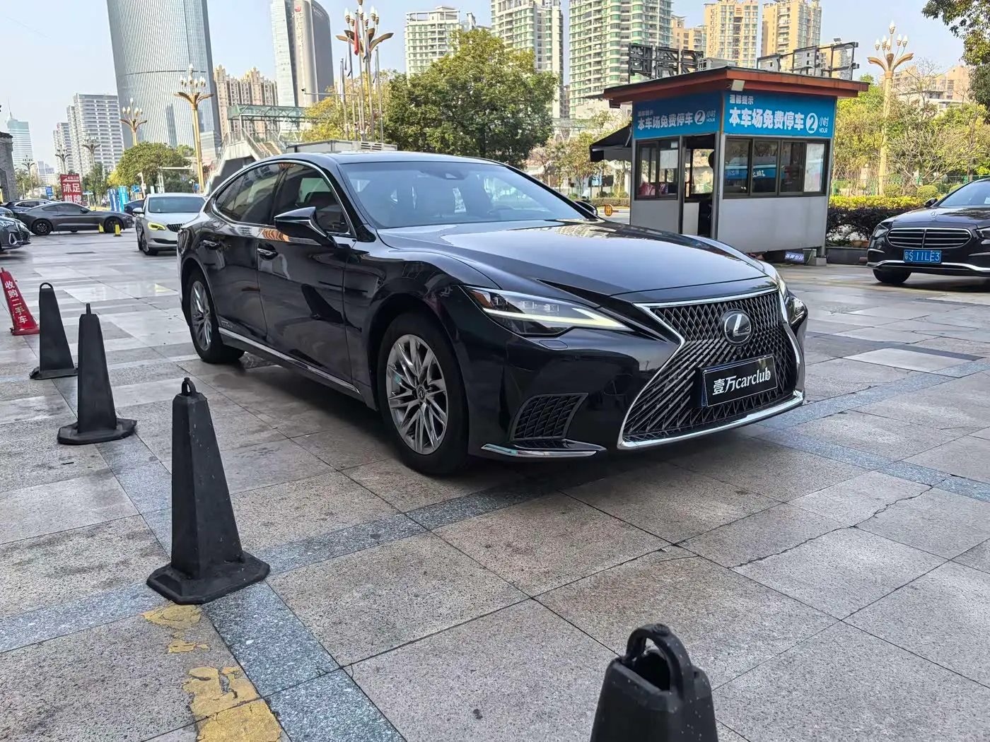 Lexus LS 2021 — Şəkil 3/17