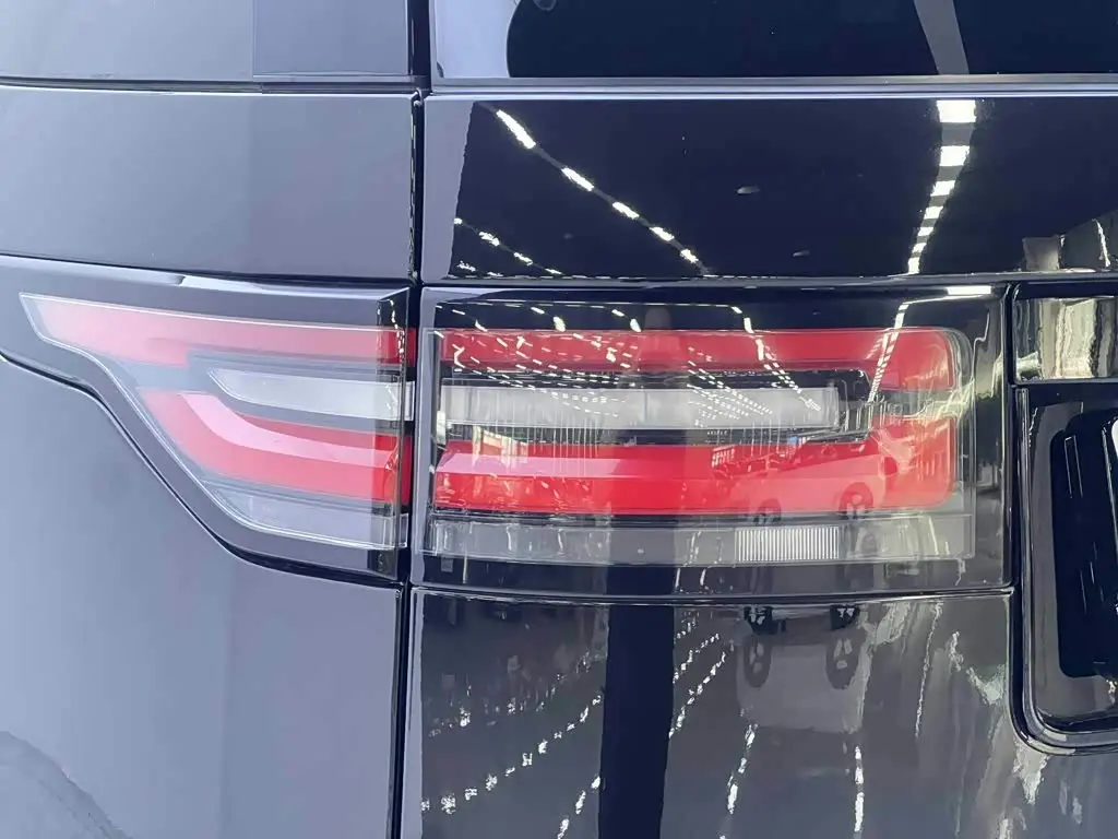 Land Rover Discovery 2020 — Photo 8/20