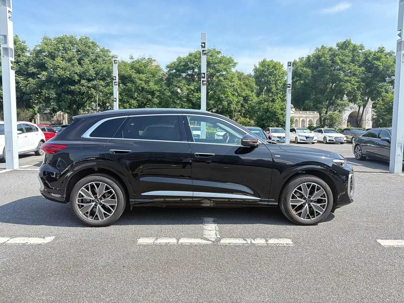 Audi Q5L 2025 — Photo 4/19
