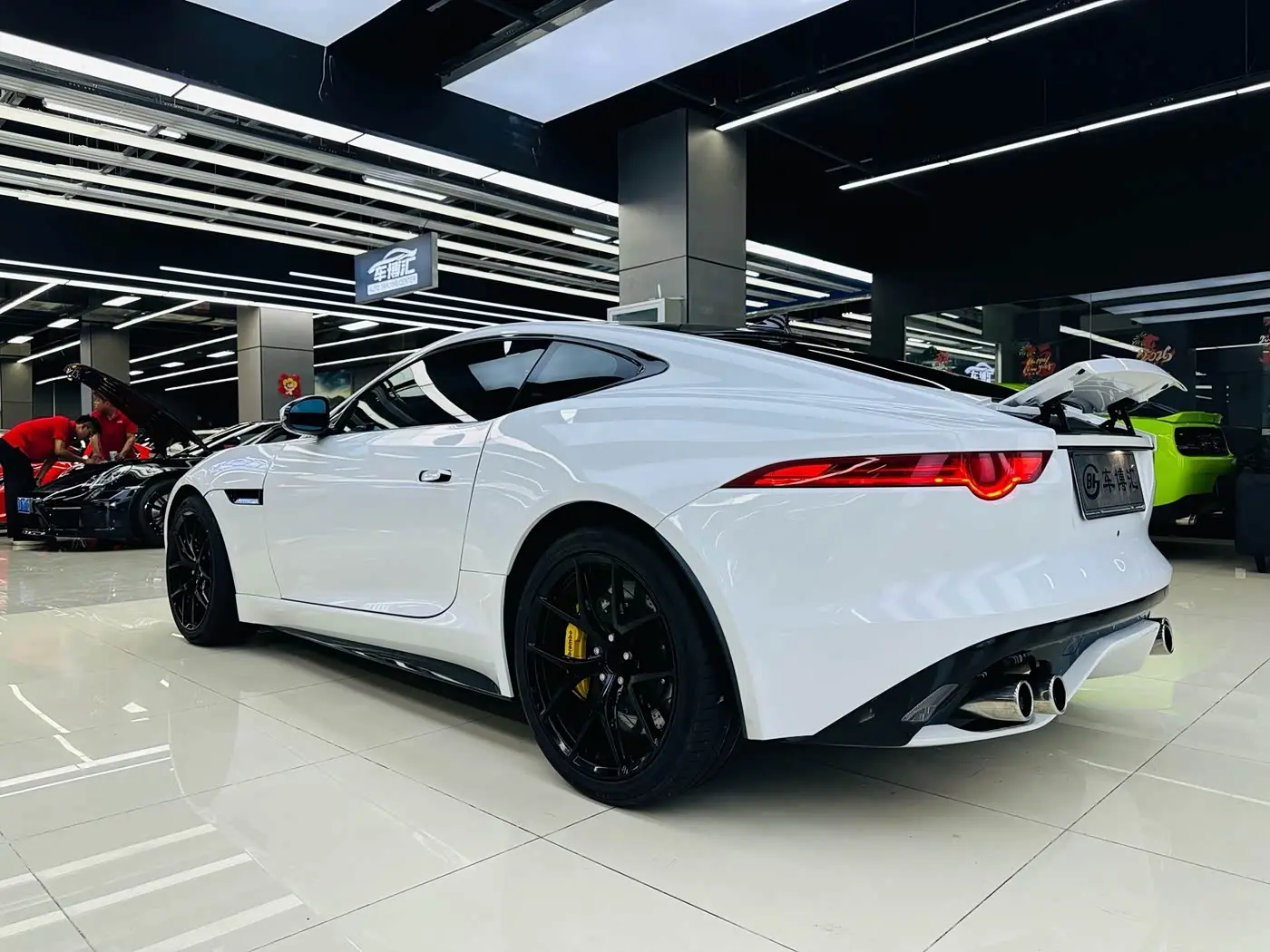 Jaguar F-TYPE 2017 — Фото 4/19