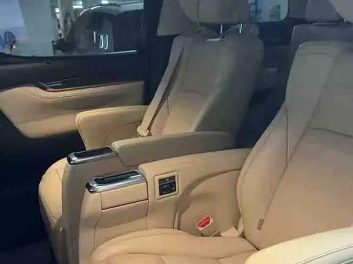 Toyota Alphard 2020 — Photo 7/9