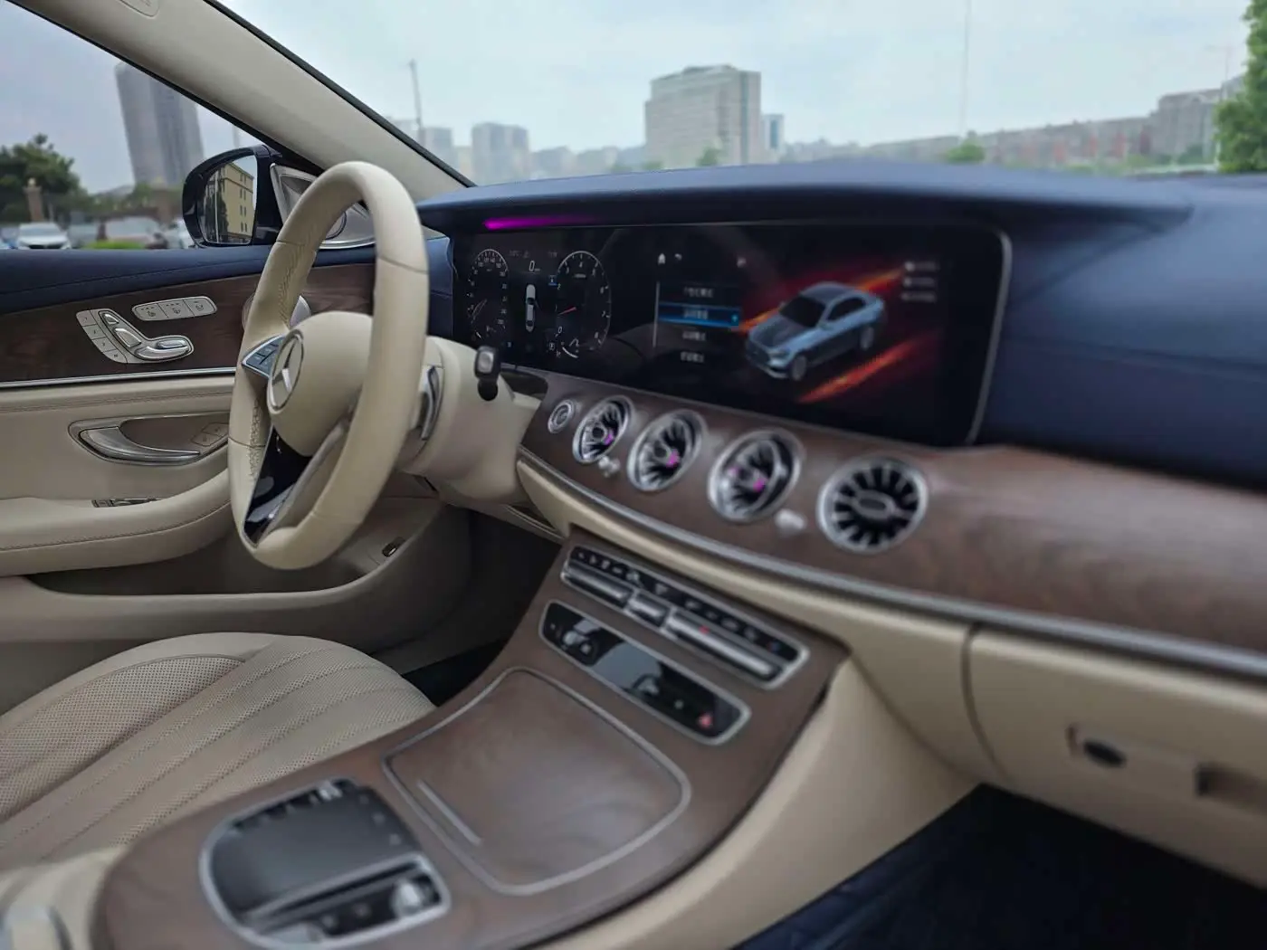 Mercedes-Benz E-Class 2021 — Photo 10/20