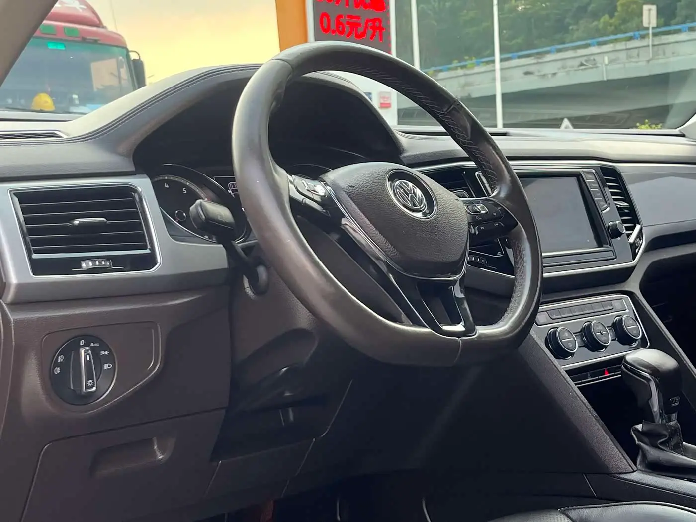Volkswagen Teramont 2018 — ფოტო 13/20