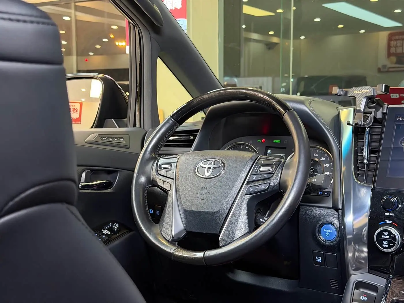 Toyota Vellfire 2021 — Photo 16/18