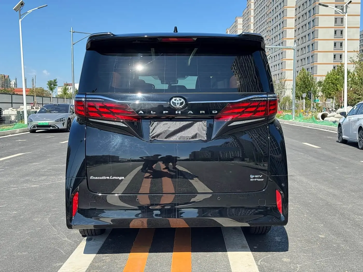 Toyota Alphard 2023 — Photo 3/20