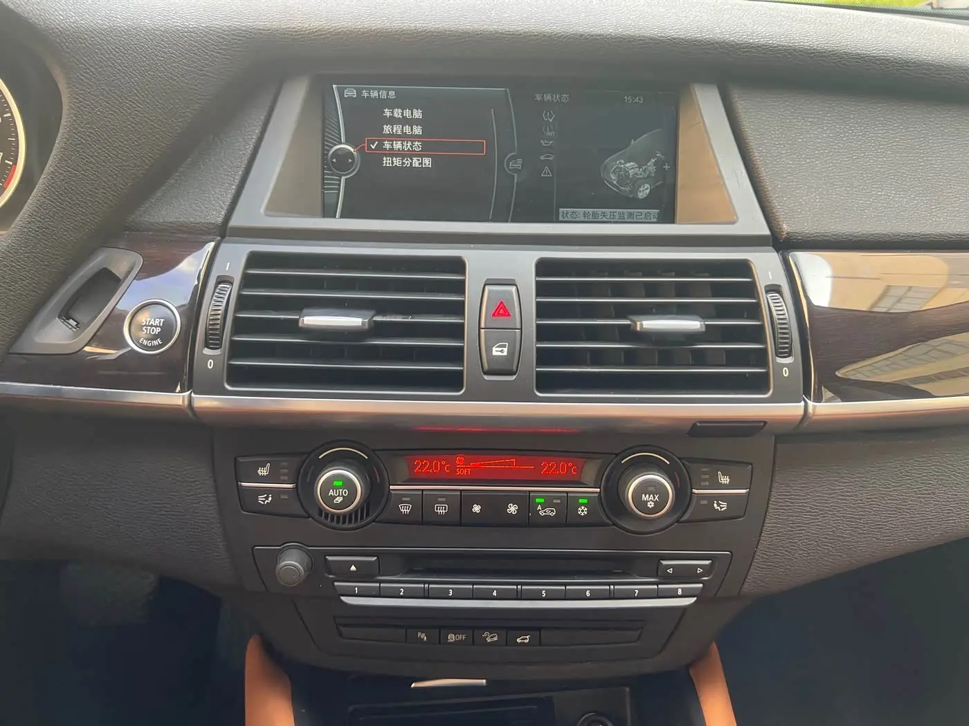 BMW X6 2015 — ფოტო 14/20